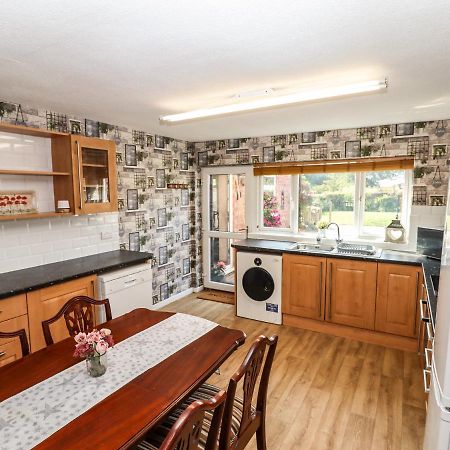 8 Heatons Bridge Road Villa Ormskirk Eksteriør bilde